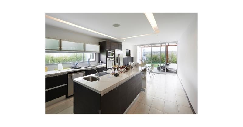 12 Ways to Make Your Kitchen Look and Feel Bigger