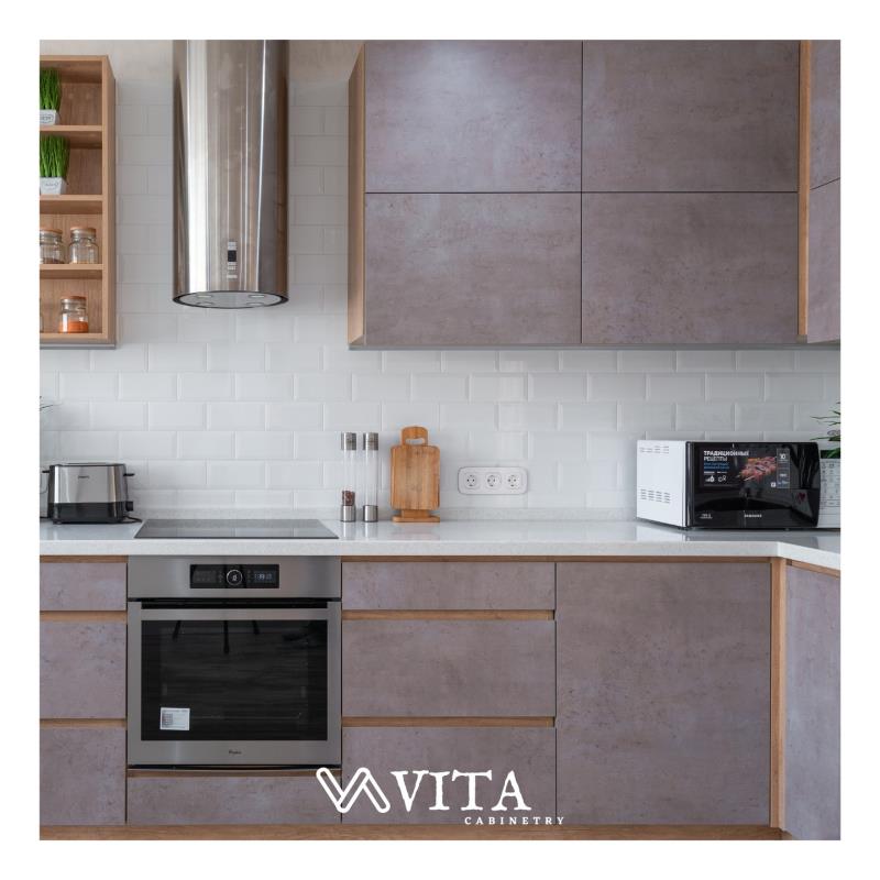 What should we be careful to when choosing the size of the kitchen cabinet?