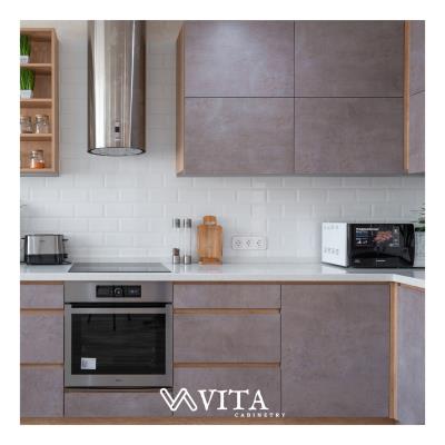 What should we be careful to when choosing the size of the kitchen cabinet?