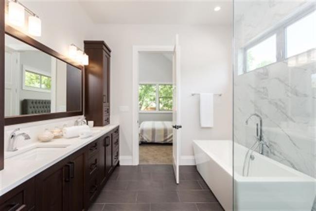 Average Cost of Renovating a Parents' Bathroom